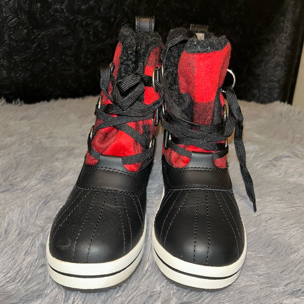 Madden Girl Black n Red Plaid Rain-boot - size 7